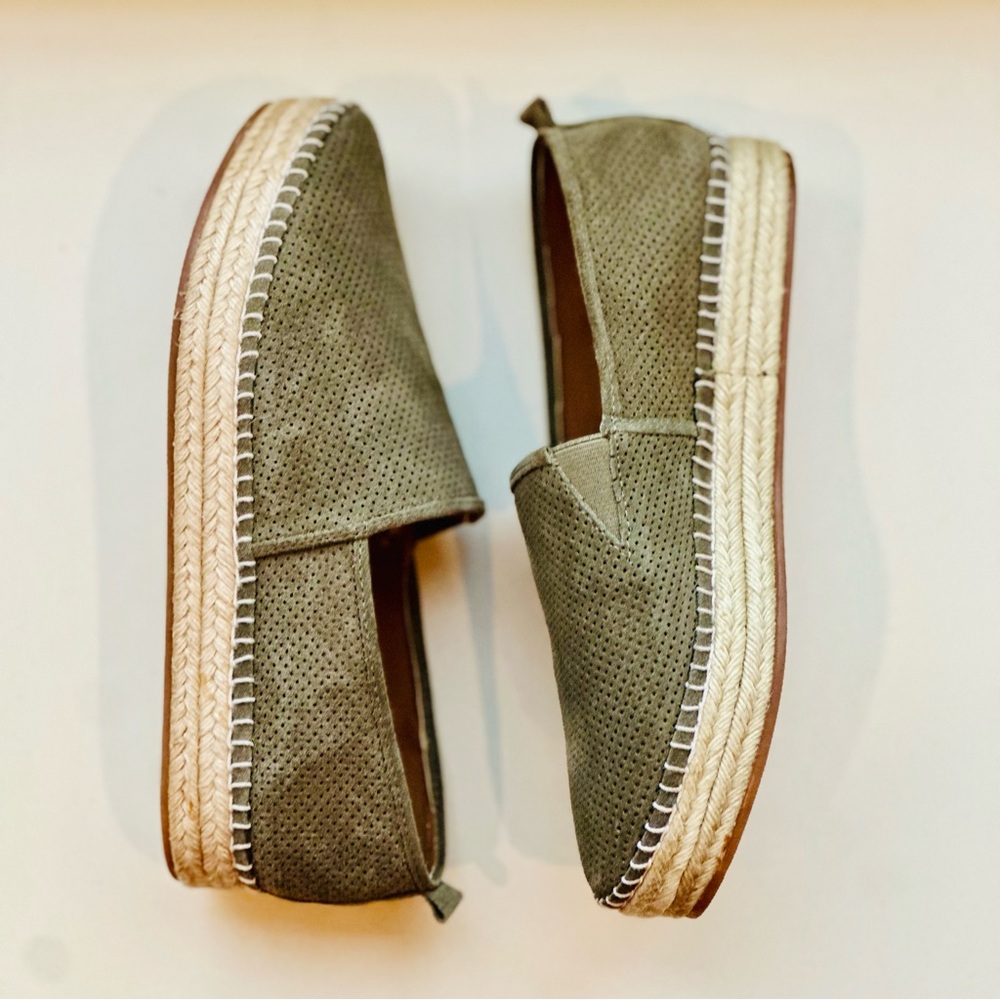 NWOT Steve Madden Peppa Olive Green Suede Espadrille Platform